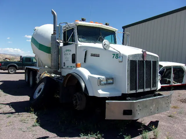Peterbilt Semi Truck
